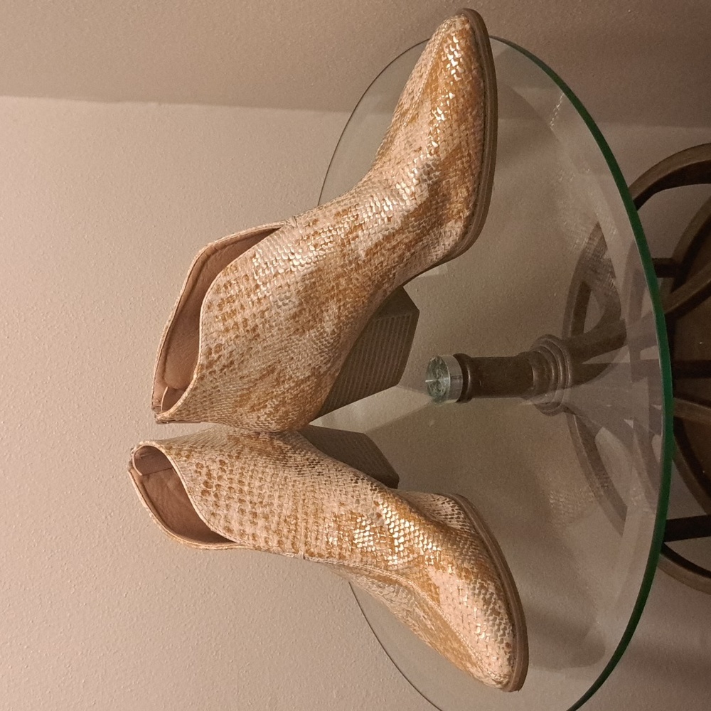 ACata ankle boots